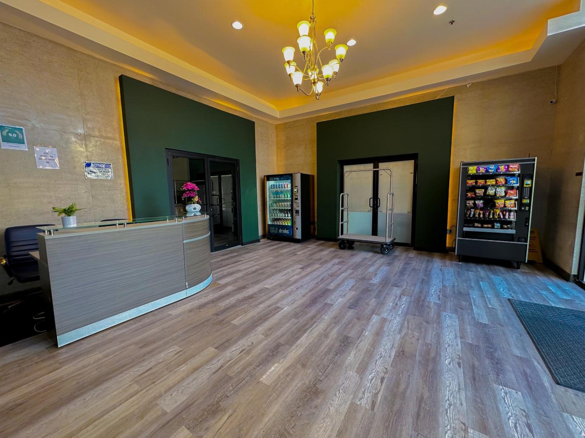 Mccormick 2br And 2ba Family Unit For Up To 8 Guests With Optional Parking & Gym Access