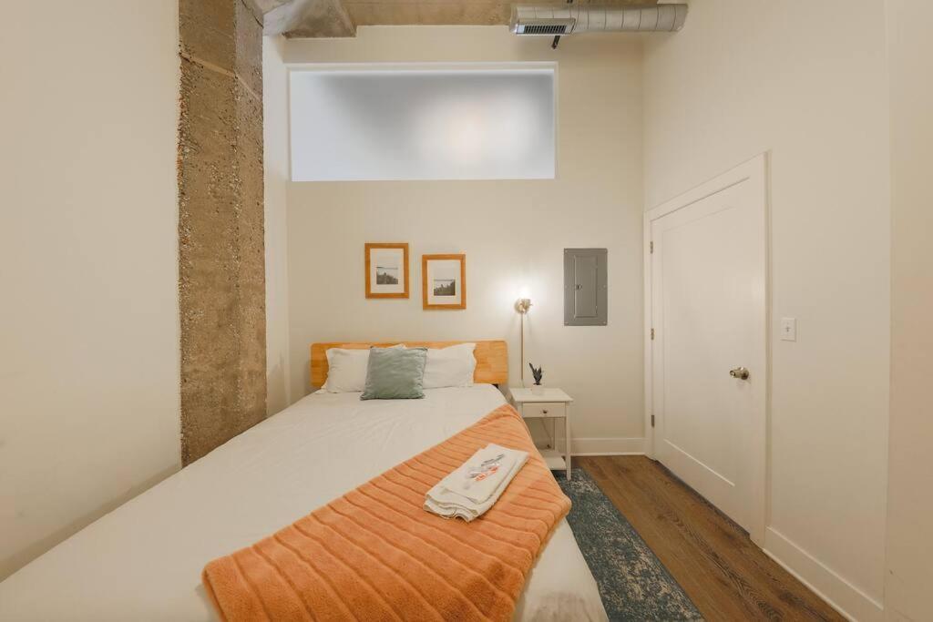 Mccormick 2br And 2ba Family Unit For Up To 8 Guests With Optional Parking & Gym Access Apartment Chicago