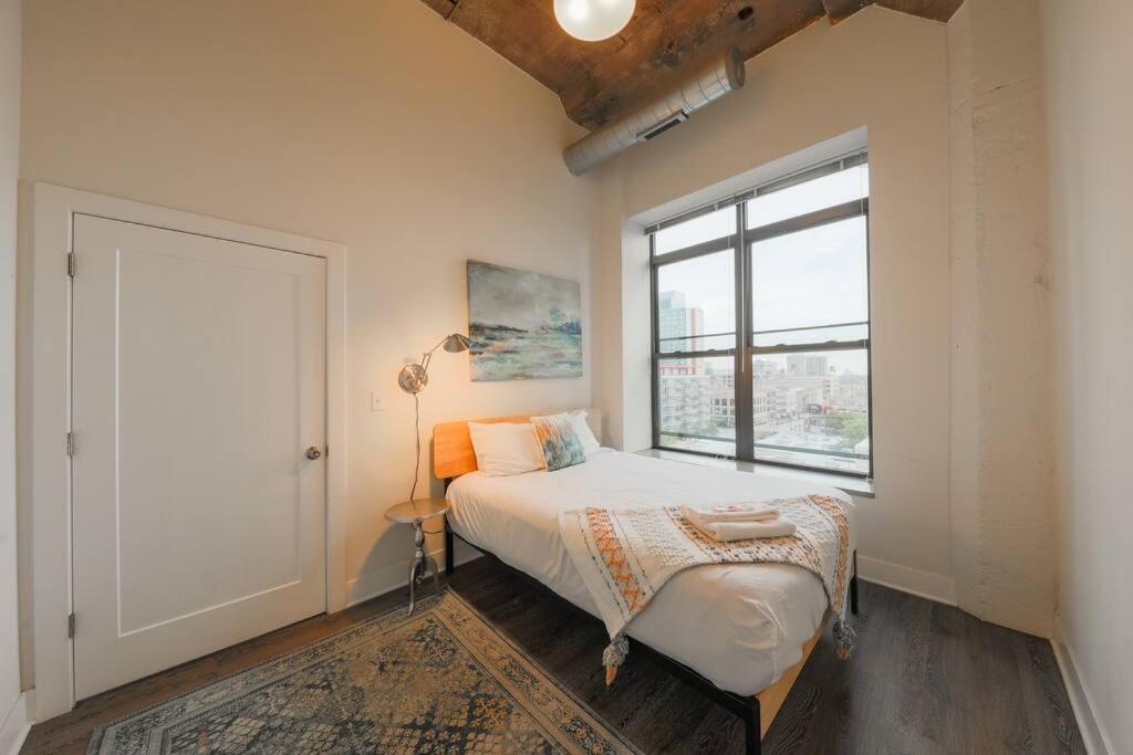 Mccormick 2br And 2ba Family Unit For Up To 8 Guests With Optional Parking & Gym Access * Chicago