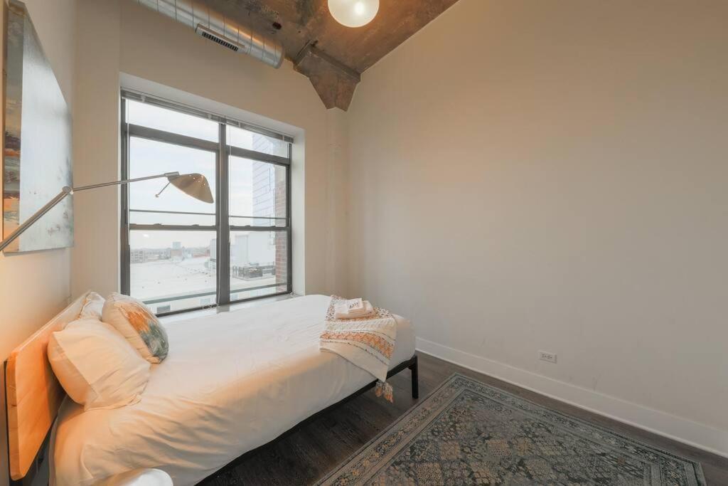 Mccormick 2br And 2ba Family Unit For Up To 8 Guests With Optional Parking & Gym Access * Chicago