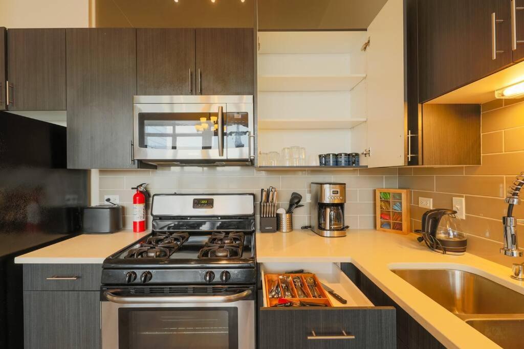 Apartment Mccormick 2br And 2ba Family Unit For Up To 8 Guests With Optional Parking & Gym Access *