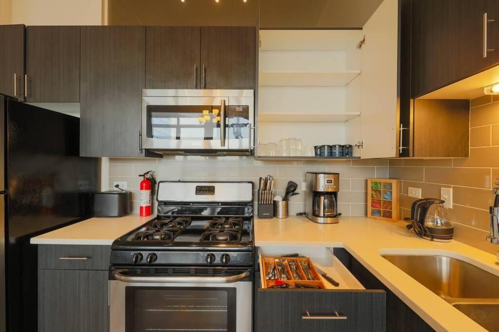Mccormick 2br And 2ba Family Unit For Up To 8 Guests With Optional Parking & Gym Access Apartment *